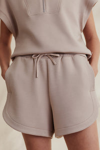 Varley - Keely High Rise Short -Light Taupe